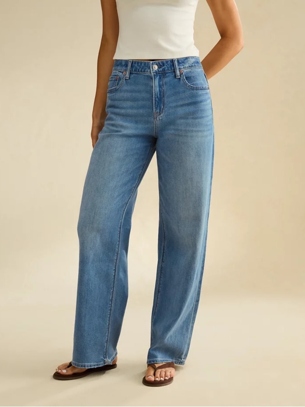 American Eagle Super High Rise Medium Wash Baggy Wide Leg Women’s Jeans 12 Short
